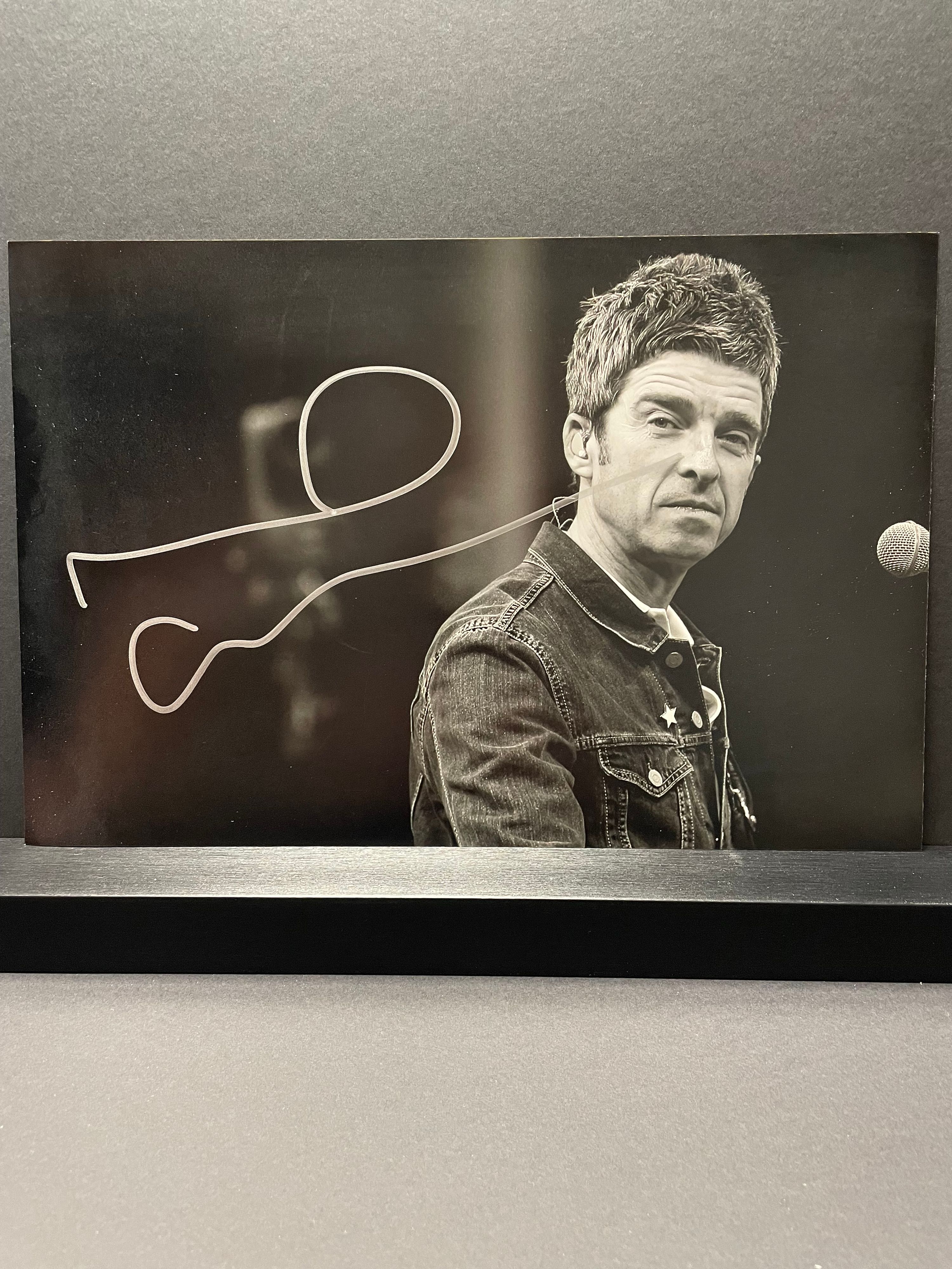 Noel Gallagher Signed Black & White Live Performance Photograph – With COA
